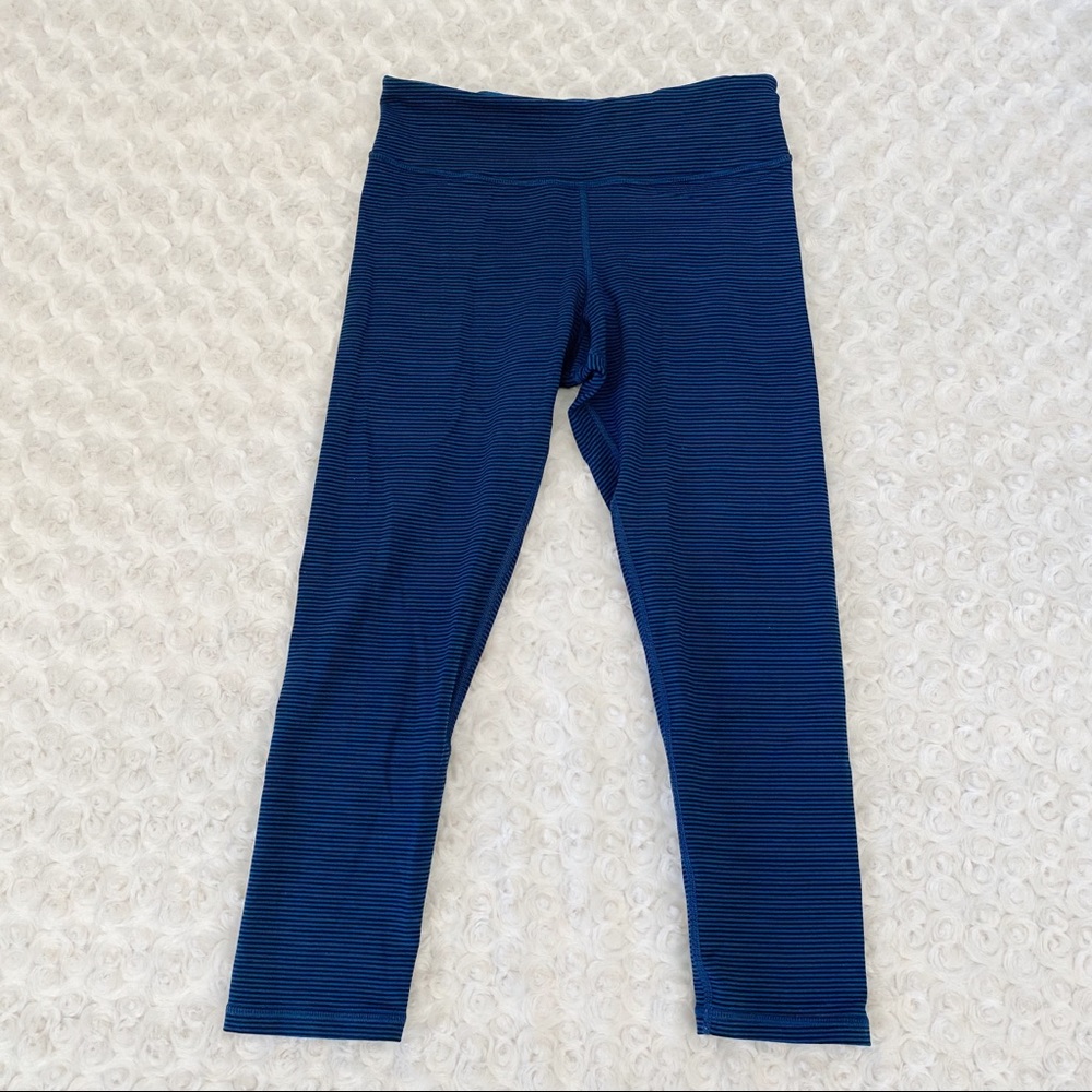AEO blue striped workout capri leggings